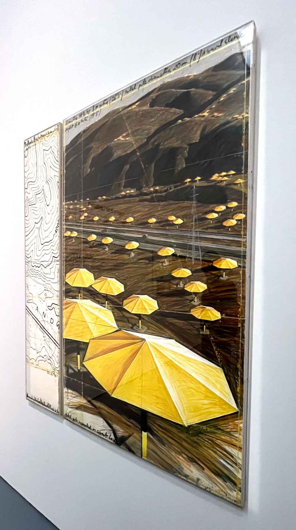 Zeichnung von gelben Schirmen verteilt in einer Landschaft