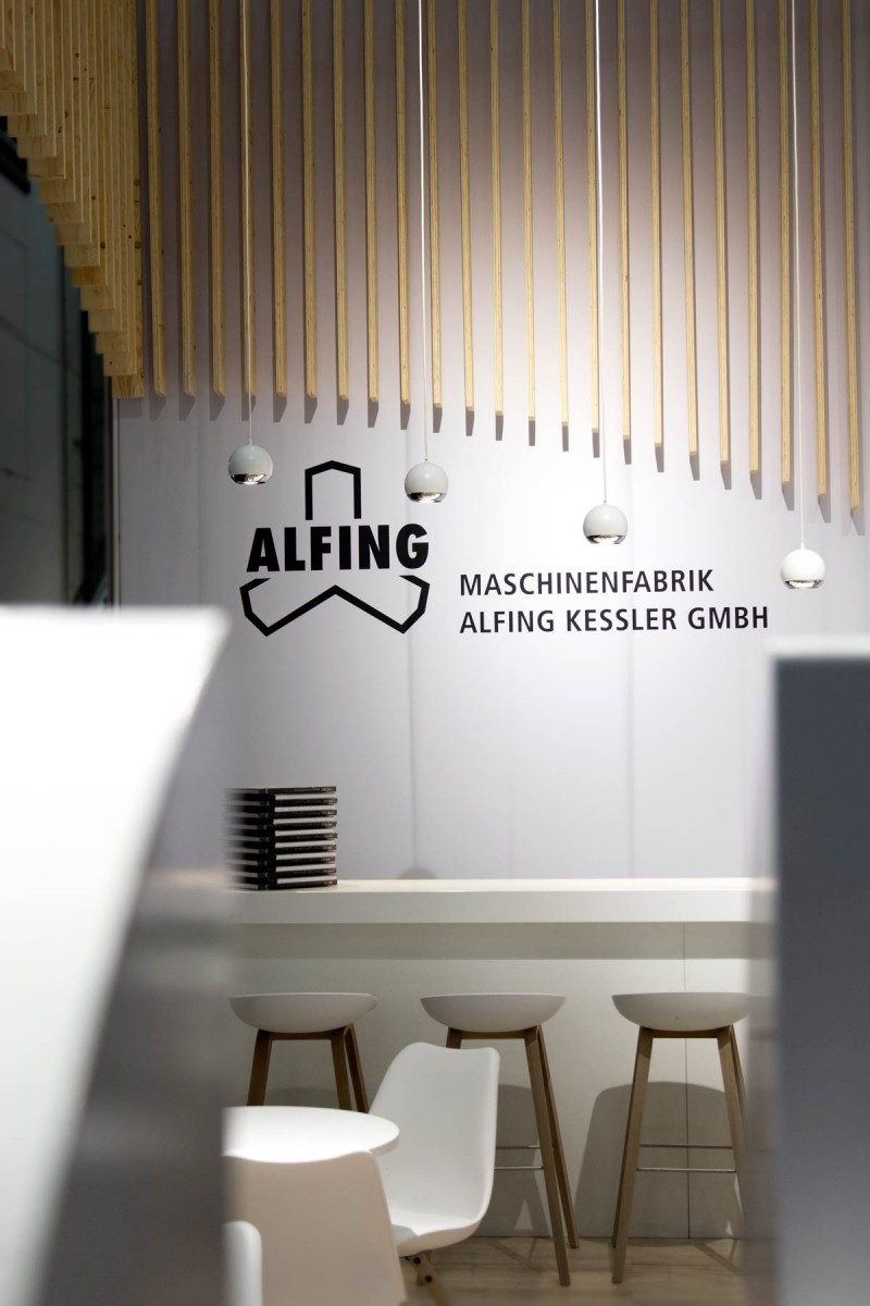ALFING auf der SMM Hamburg 2019, Bar-Theke, Holzstruktur