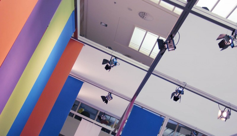 Deckenstruktur, Scheinwerfer, Banner, Fahnen, Rigging