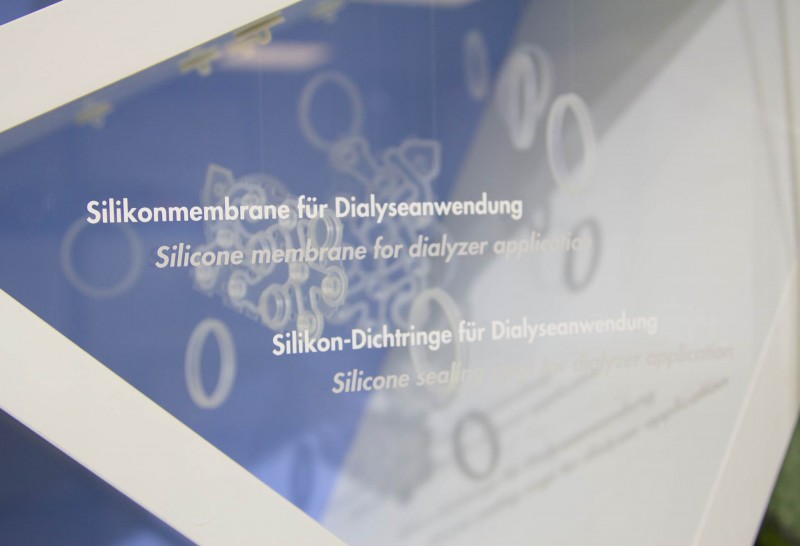 Freudenberg Vitrine mit Beschriftung