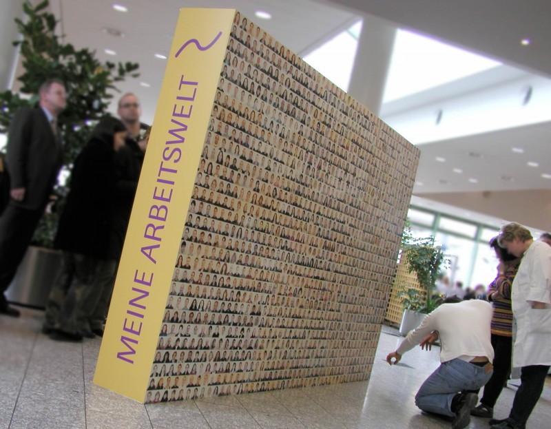 Photowand bei einer Mitarbeiteraktion